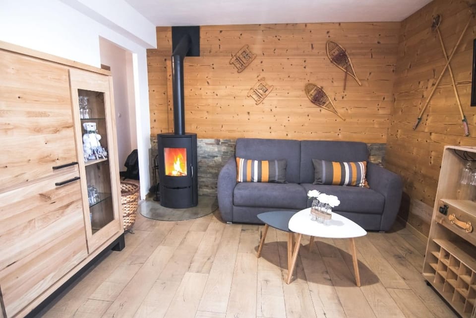 TV and multimedia, Living room, Lounge or bar, Seating area