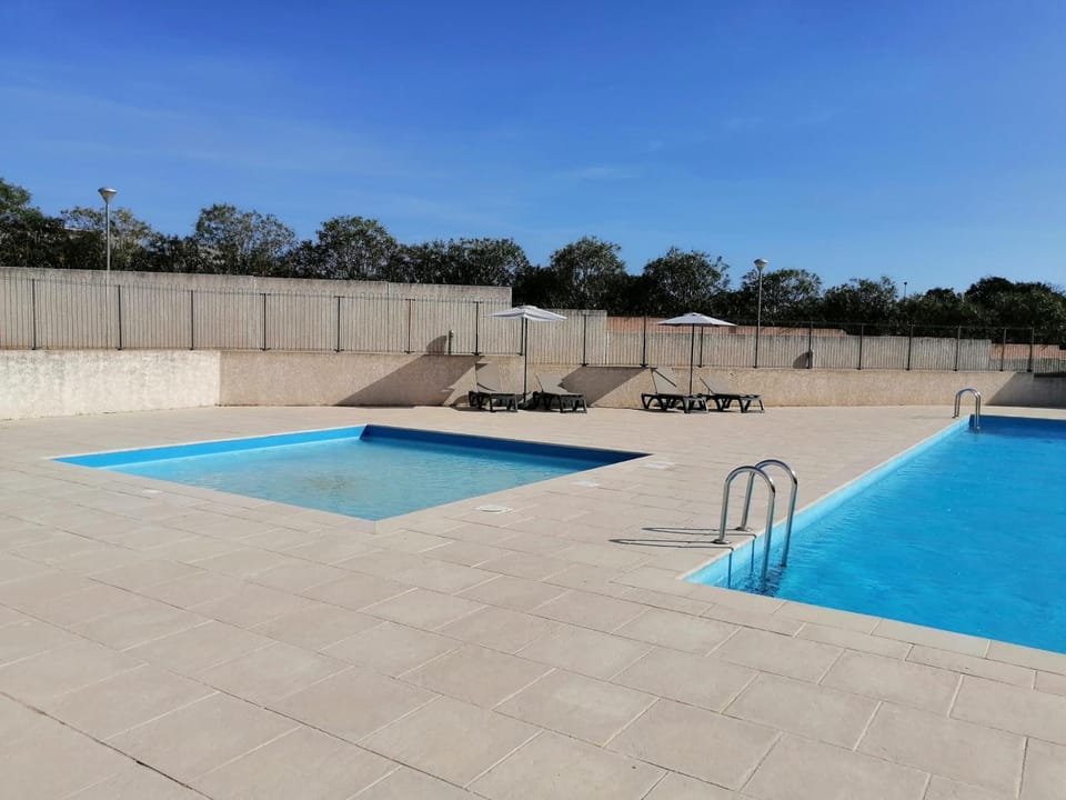 Pool view, Swimming pool, sunbed