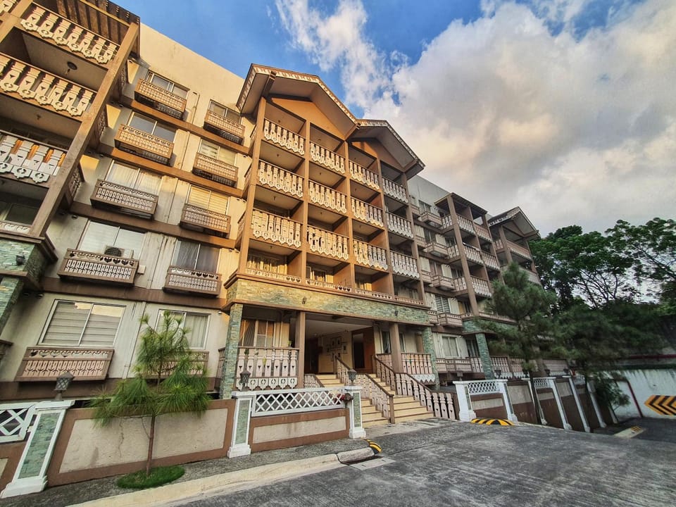 SweetSuites at Pine Crest #T3-239 Apartment in Quezon City
