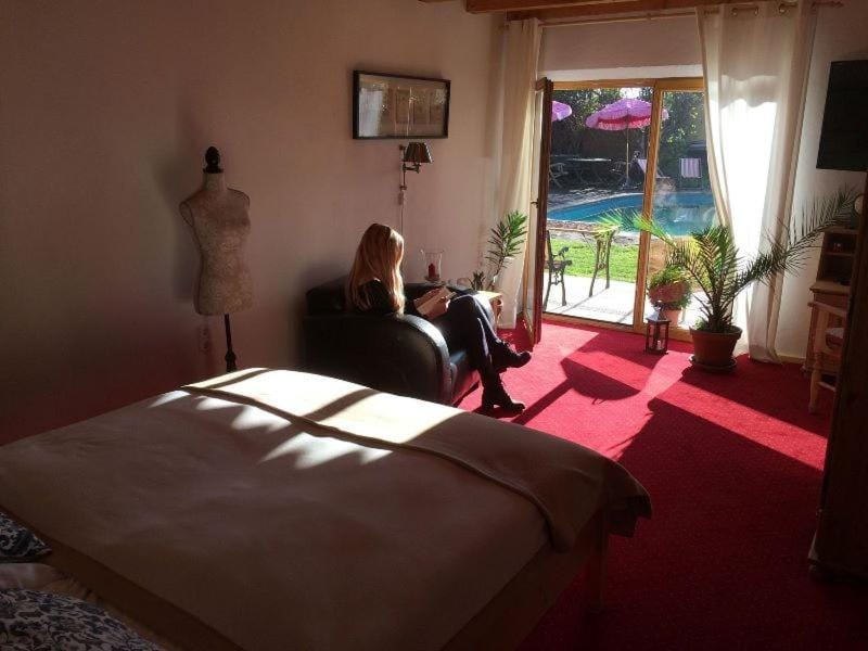 Day, Photo of the whole room, Guests