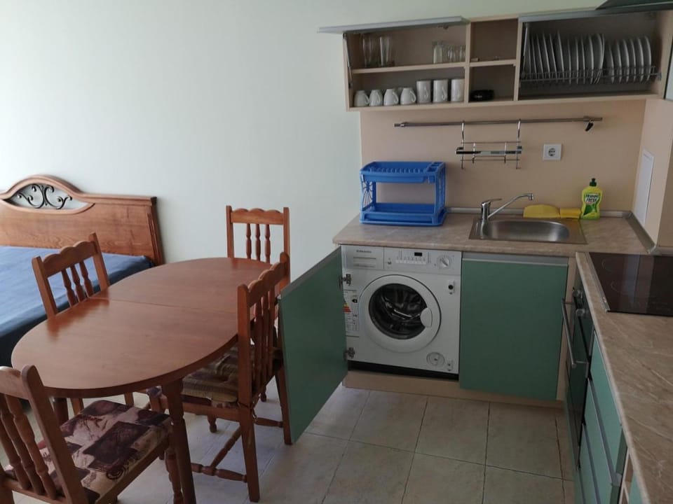 Kitchen or kitchenette, washing machine