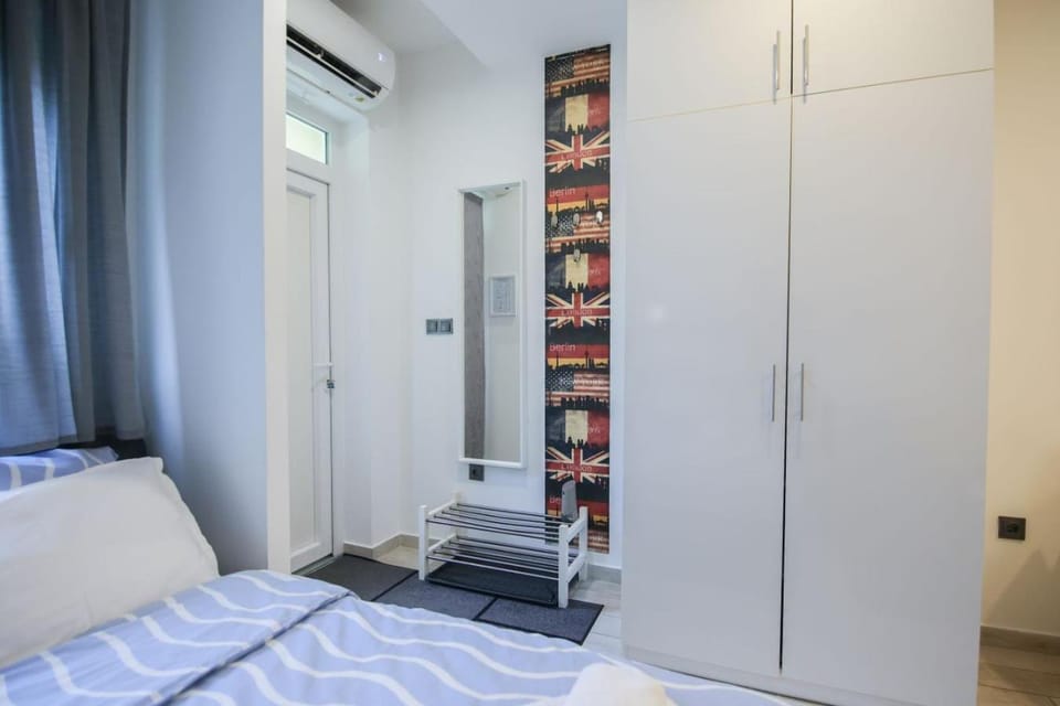 wardrobe, air conditioner
