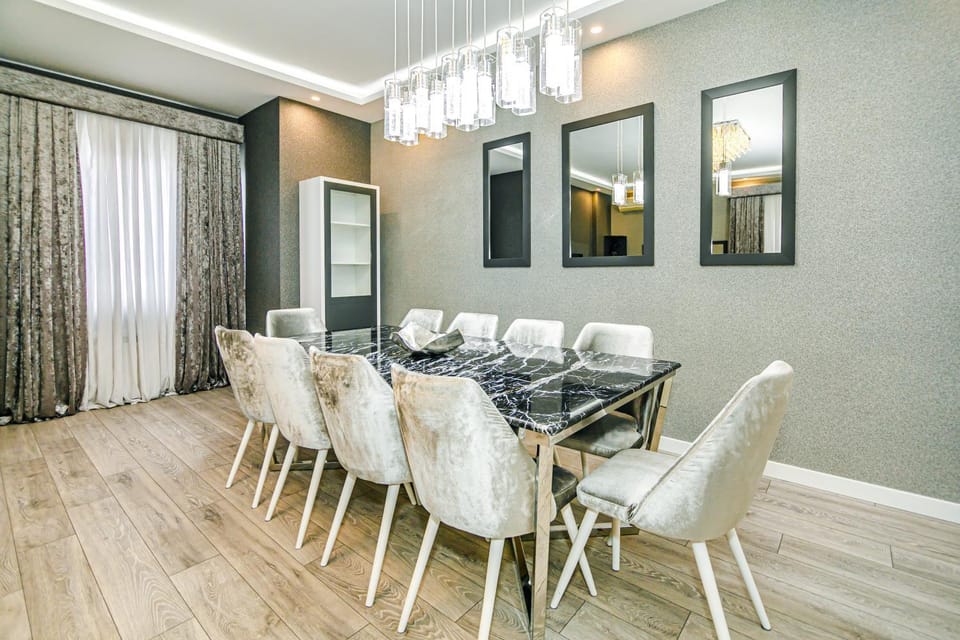 Living room, Dining area