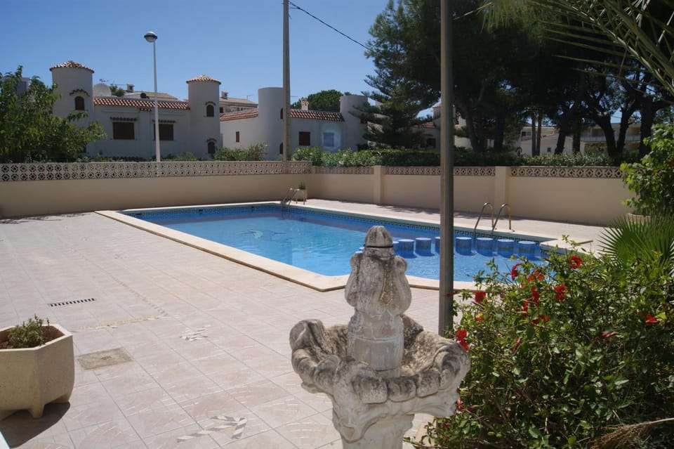 Swimming pool, Swimming pool