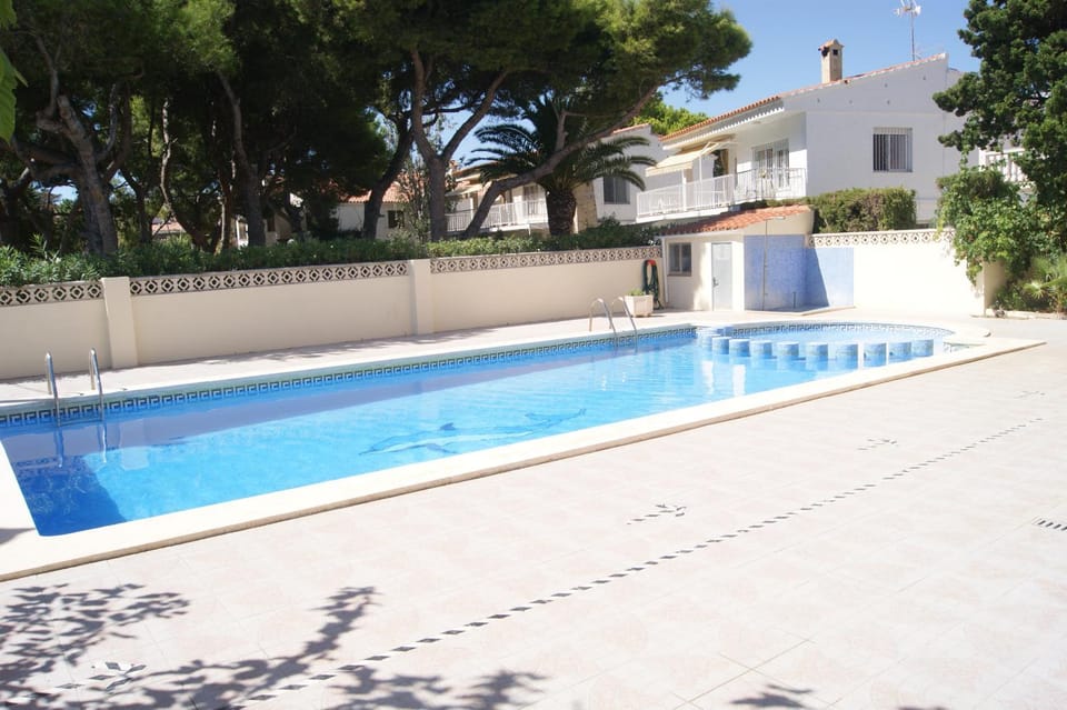 Swimming pool, Swimming pool