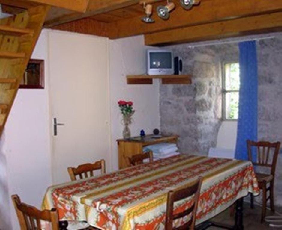 Ferme Auberge La Tindelle Bed and Breakfast in Auvergne-Rhône-Alpes