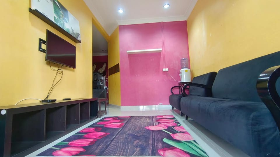 TV and multimedia, Living room, Seating area, Area and facilities, Family