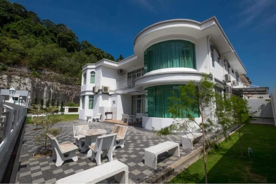 6, Persiaran Tanjung Bunga 3 Villa in Tanjung Bungah