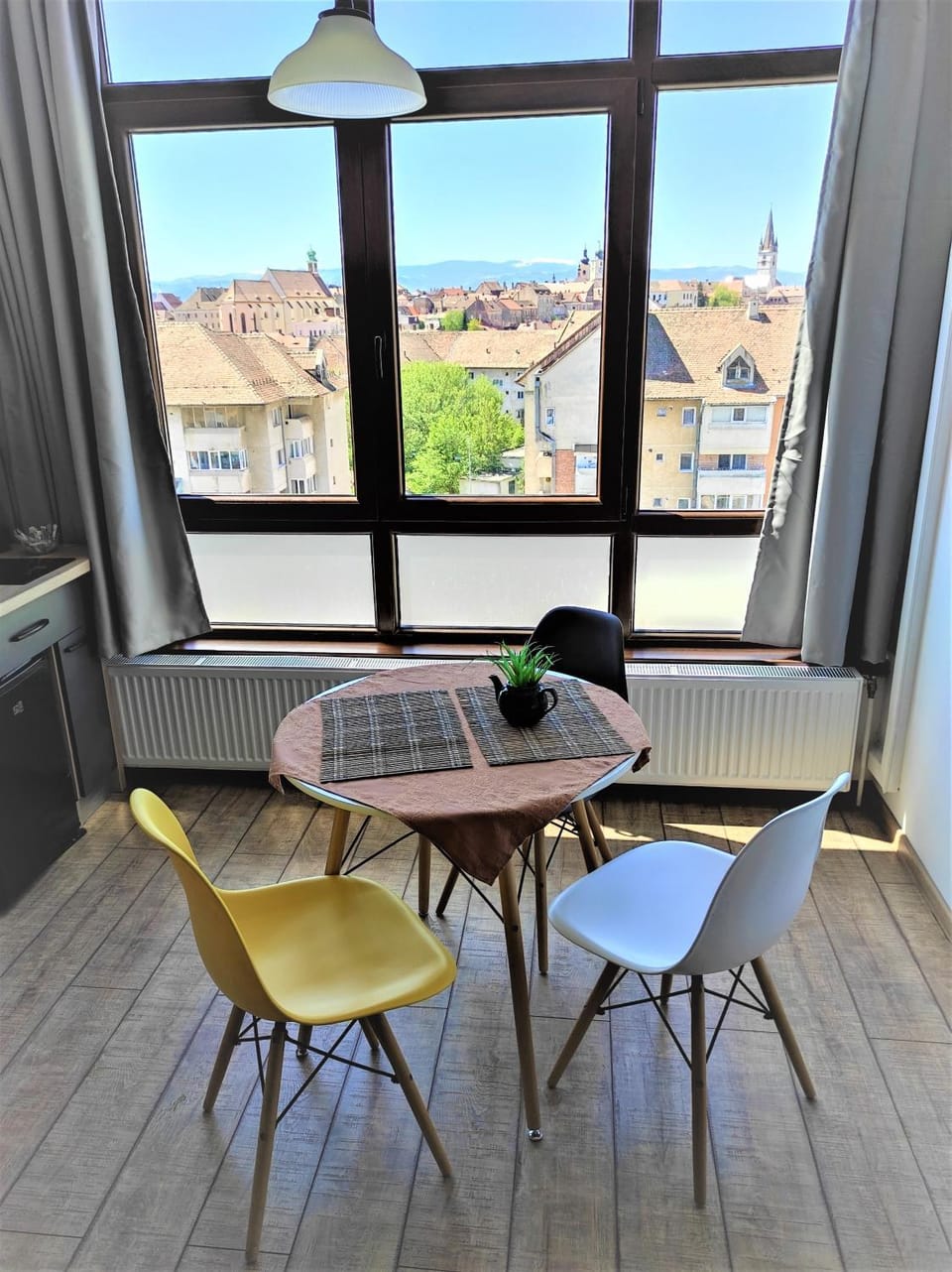 Dining area, City view