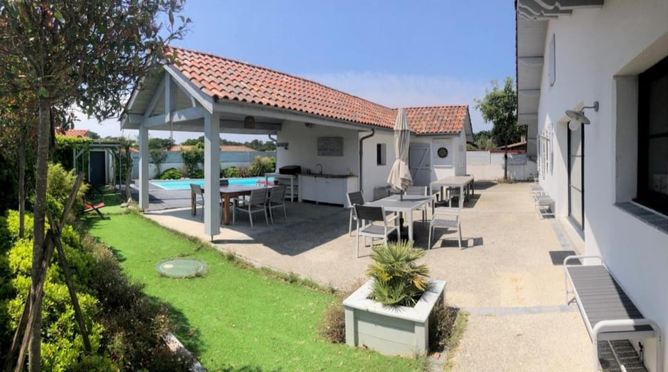 CAPBRETON entre centre et plage Villa DEUMIER avec piscine 12 personnes #0606 Villa in Capbreton