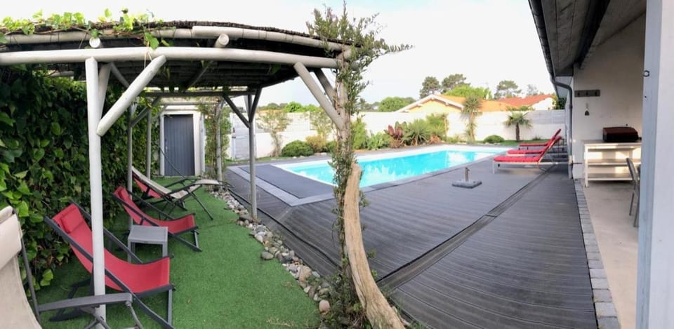 CAPBRETON entre centre et plage Villa DEUMIER avec piscine 12 personnes #0606 Villa in Capbreton
