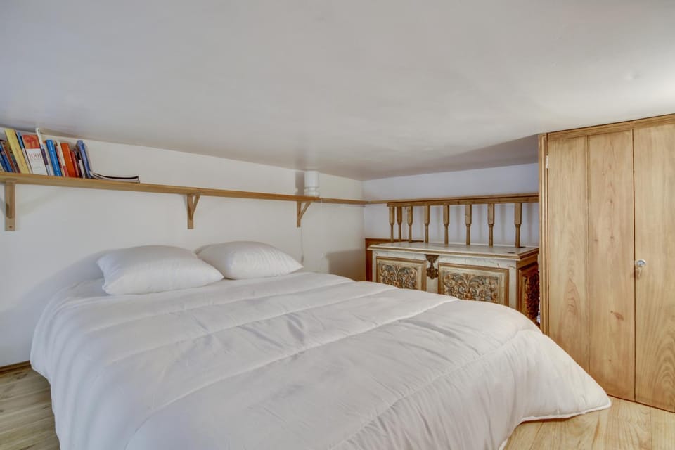3 people - Place des Vosges Paris by Weekome Apartment in Paris