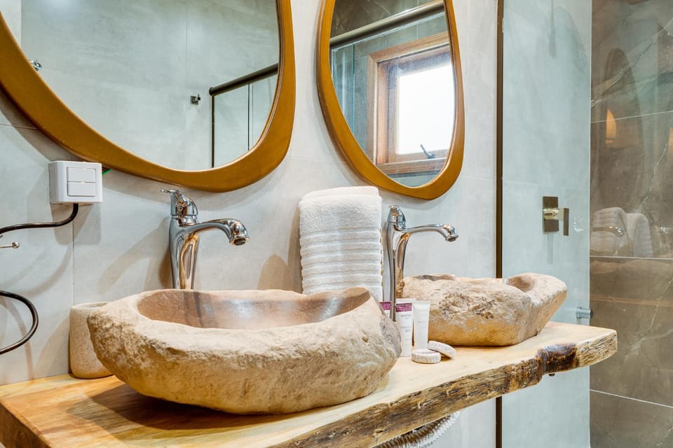 Bathroom, towels