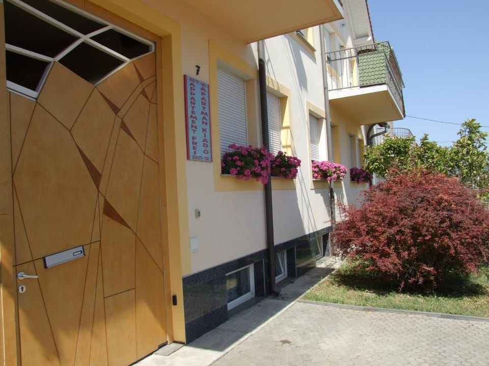Property building, Facade/entrance, Day