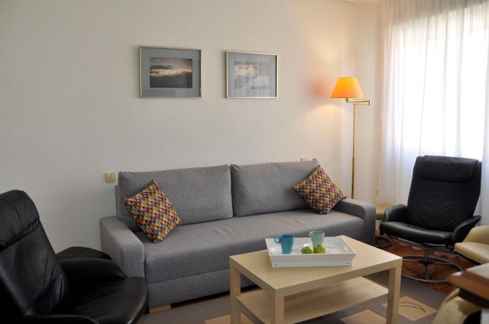 Communal lounge/ TV room, Living room, Seating area