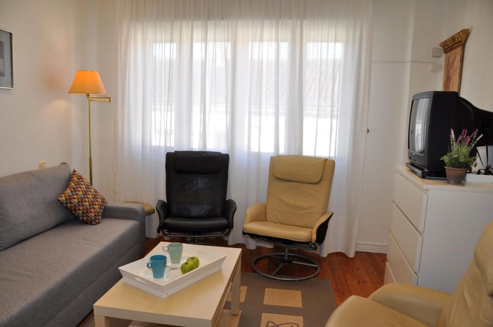 Communal lounge/ TV room, Living room, Photo of the whole room, Seating area
