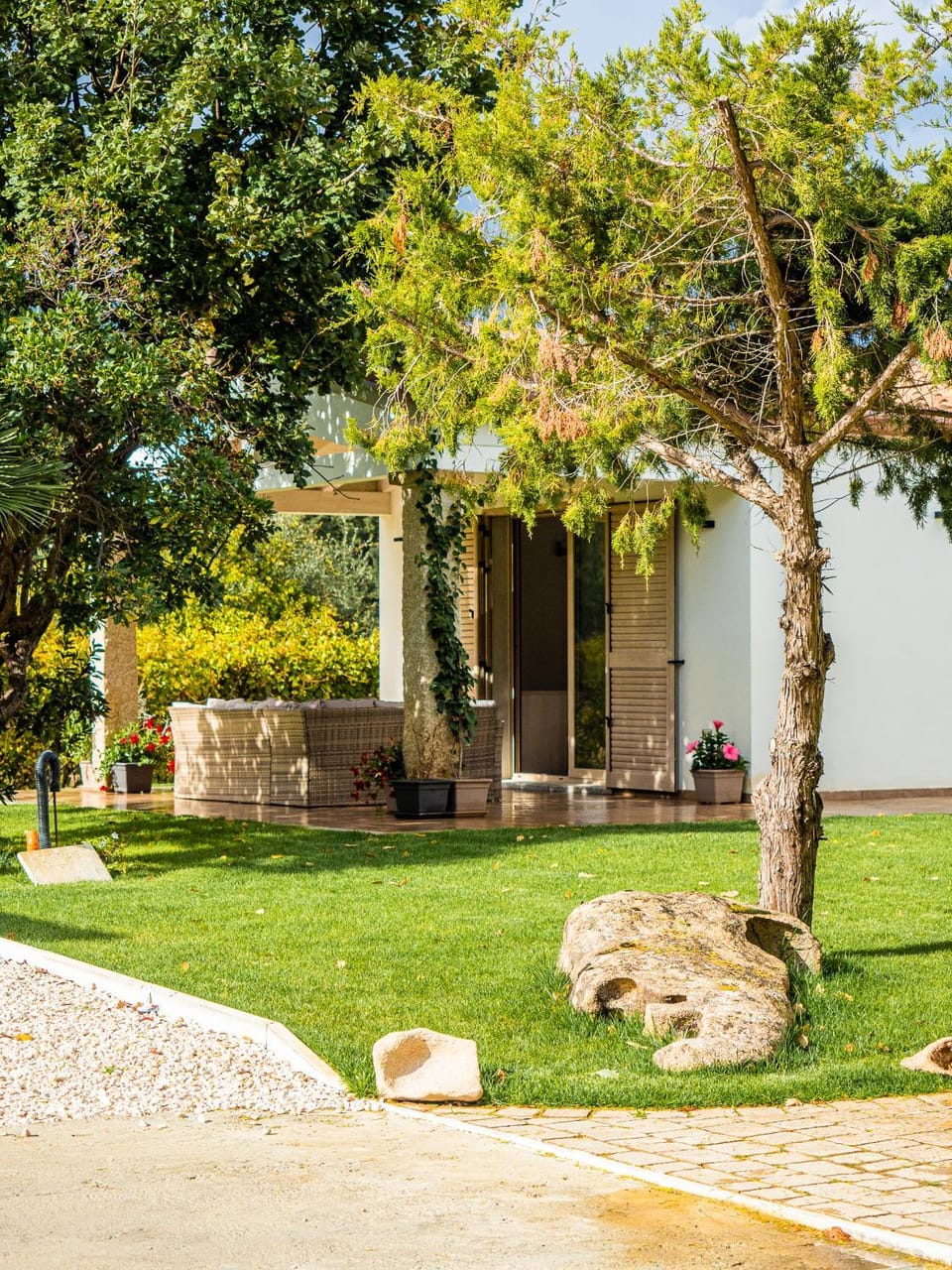 Property building, Day, Garden, Garden view