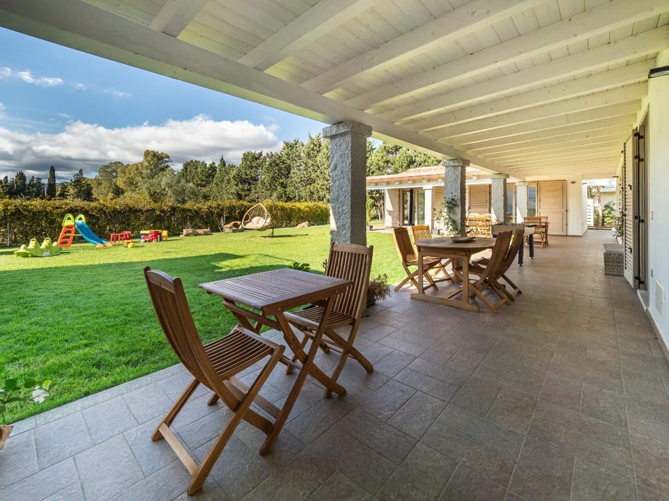 Property building, Day, Garden, Balcony/Terrace, Garden view
