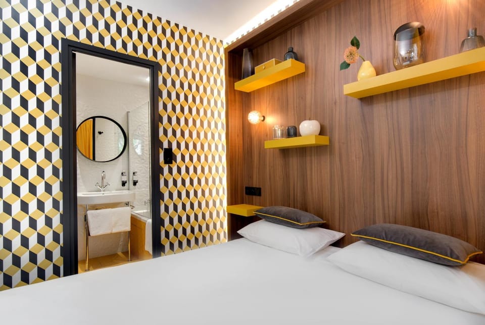 Bathroom, Photo of the whole room, Decorative detail