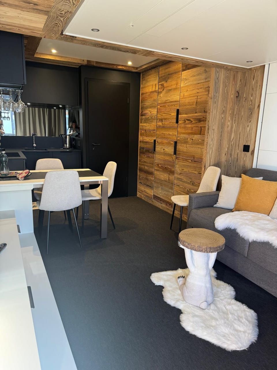 Seating area, Dining area