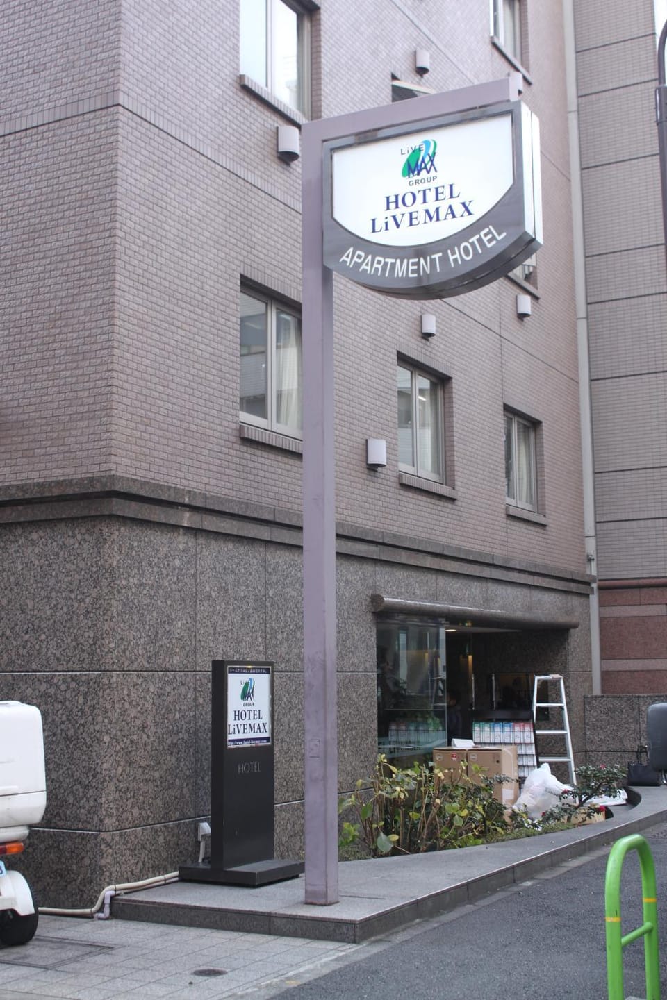 Facade/entrance