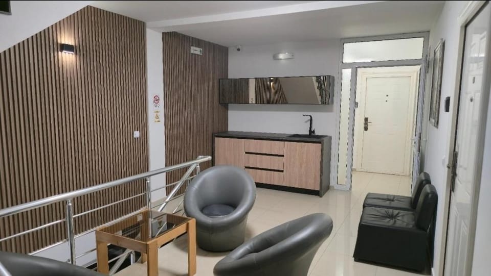 Kitchen or kitchenette, Seating area, minibar
