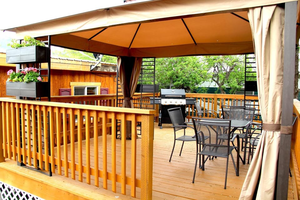 Yellowstone's Treasure Cabins Cabin in Gardiner