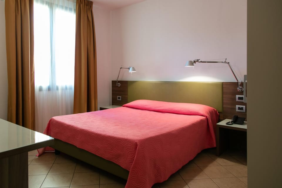 Seating area, Bedroom