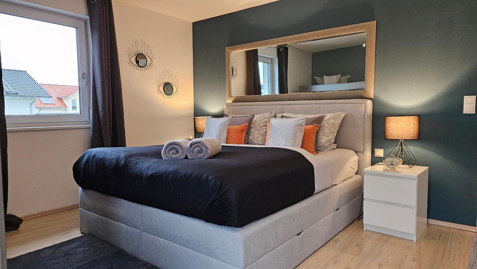 Bed, Photo of the whole room, Bedroom