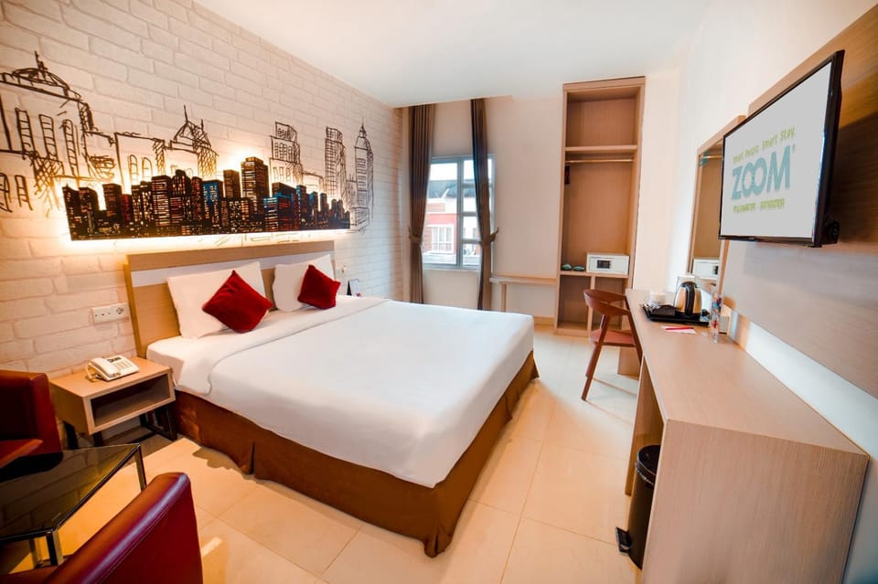 Bed, TV and multimedia, Photo of the whole room, Bedroom