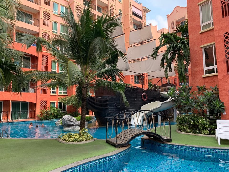 Property building, Day, Pool view, Swimming pool, sunbed