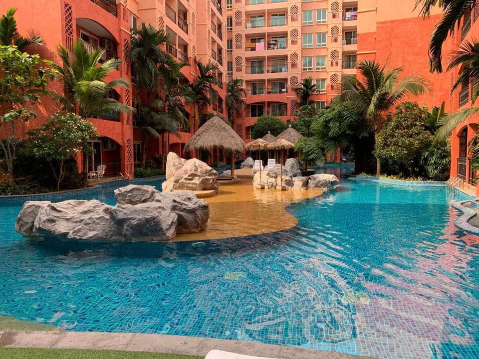 Property building, Day, Pool view, Swimming pool, sunbed
