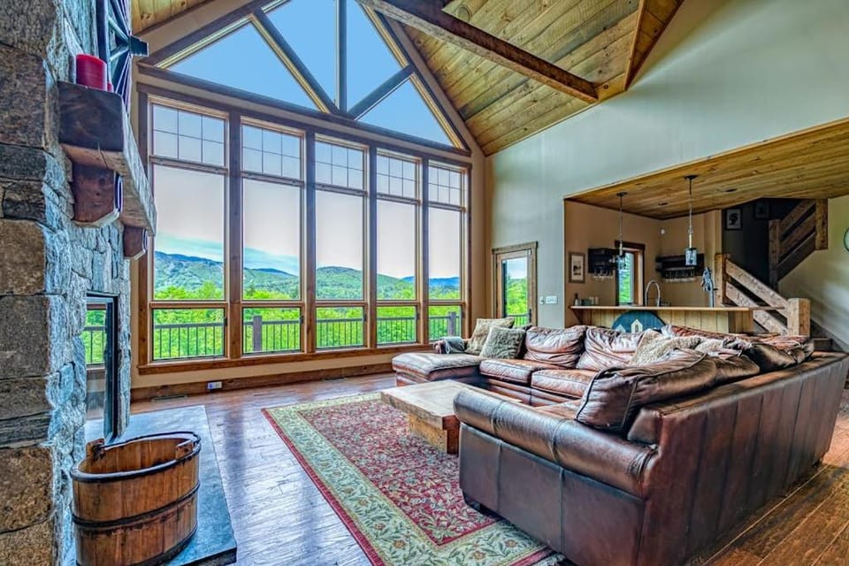 Mountain Estate Family Getaway House in Newry