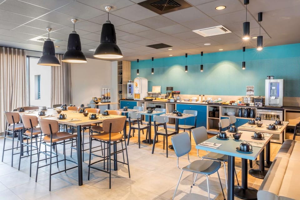 Restaurant/places to eat, Dining area, On site, Breakfast