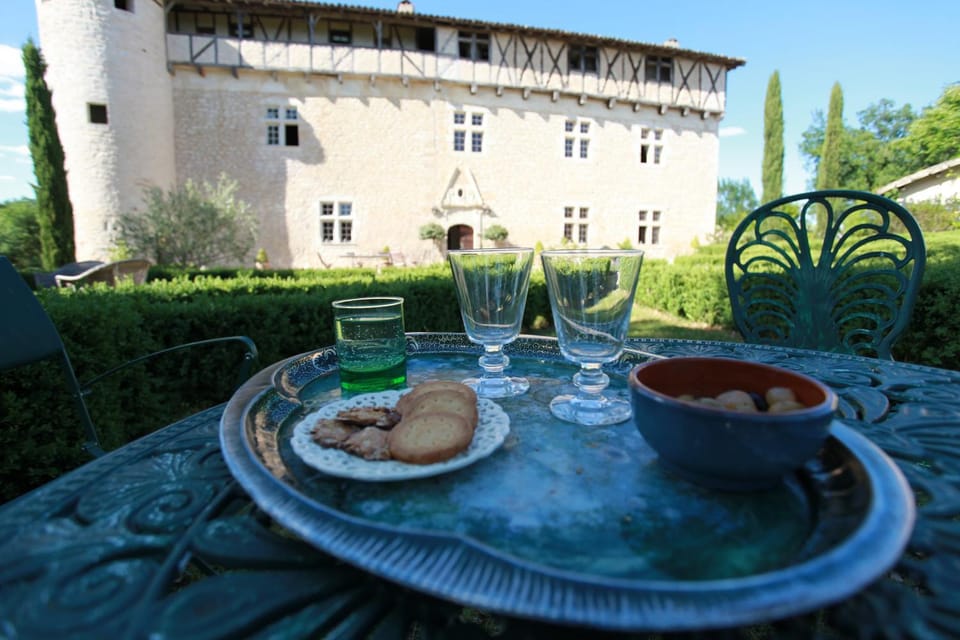 Patio, Facade/entrance, Food close-up, Garden, Balcony/Terrace, Food, Garden view, Alcoholic drinks, Non alcoholic drinks