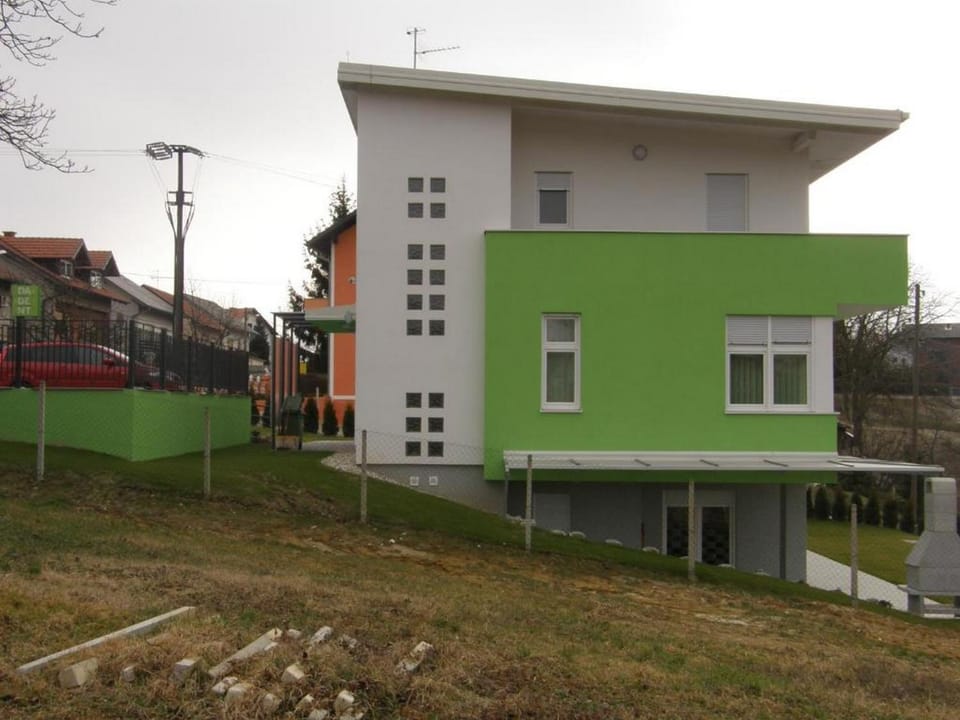 Property building, Neighbourhood, Garden