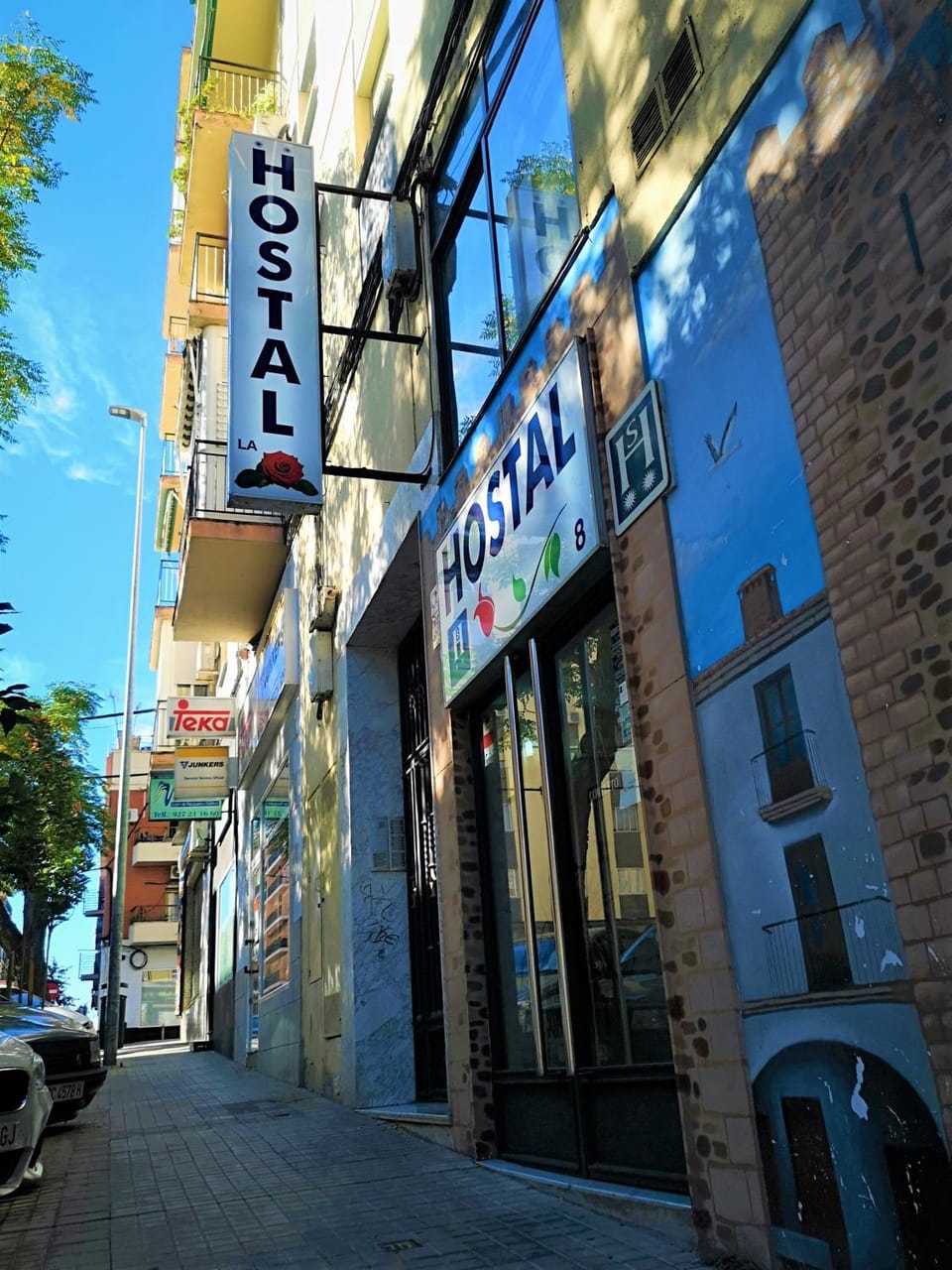 Facade/entrance, Property logo or sign, Neighbourhood, Street view