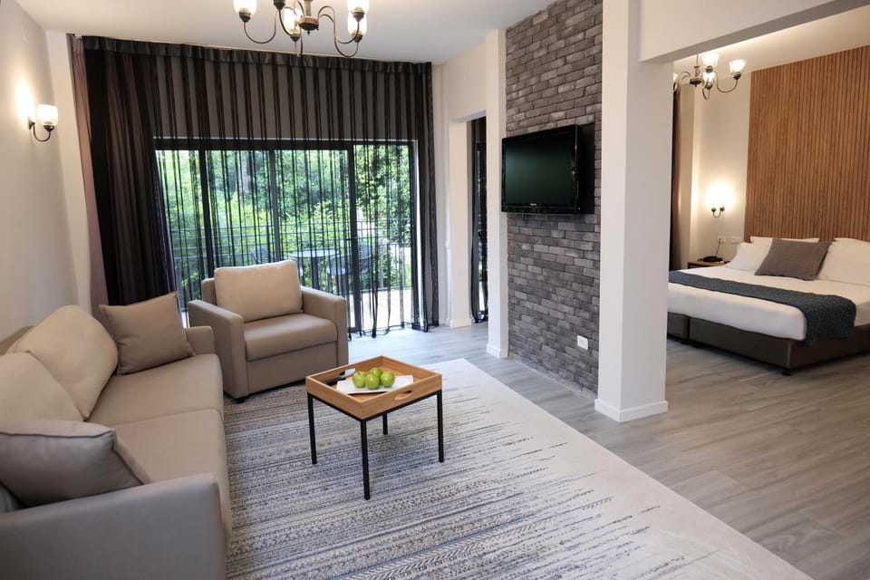 Bed, Photo of the whole room, Seating area, Bedroom