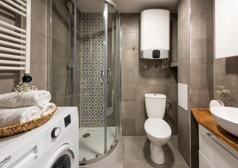Shower, Toilet, Bathroom