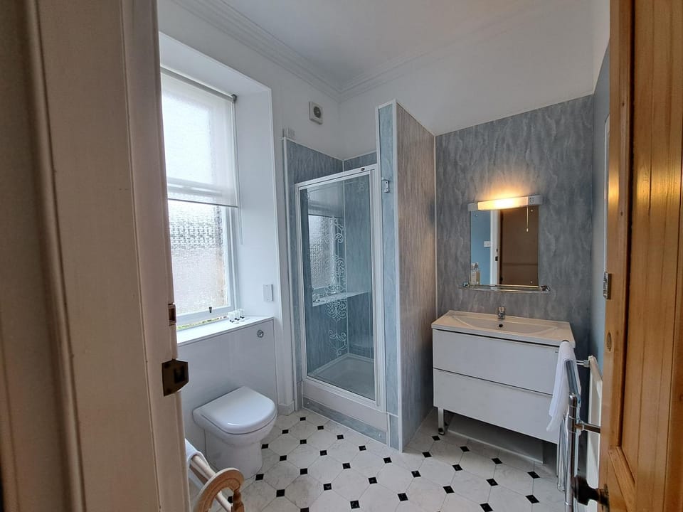 Arden House - rooms with continental breakfast Bed and Breakfast in Scotland
