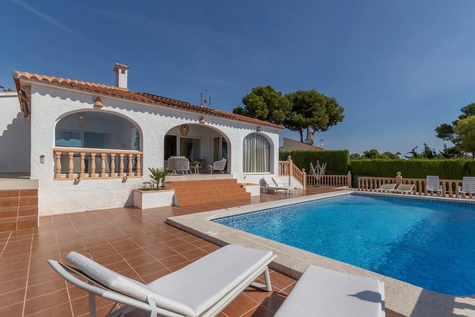 Patio, Day, Pool view, Swimming pool, sunbed