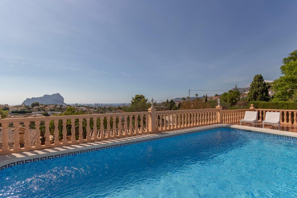 Swimming pool, sunbed