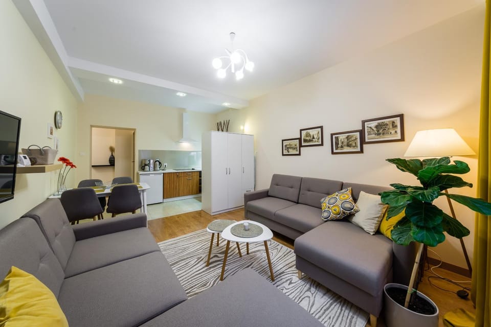TV and multimedia, Kitchen or kitchenette, Living room