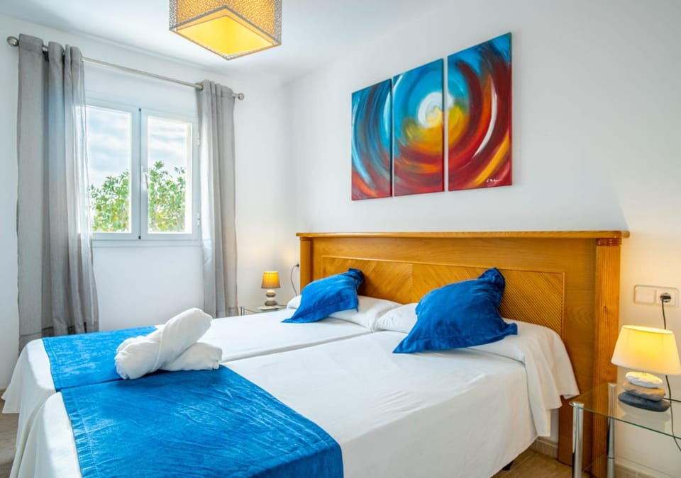 Bed, Photo of the whole room, Bedroom, towels, air conditioner