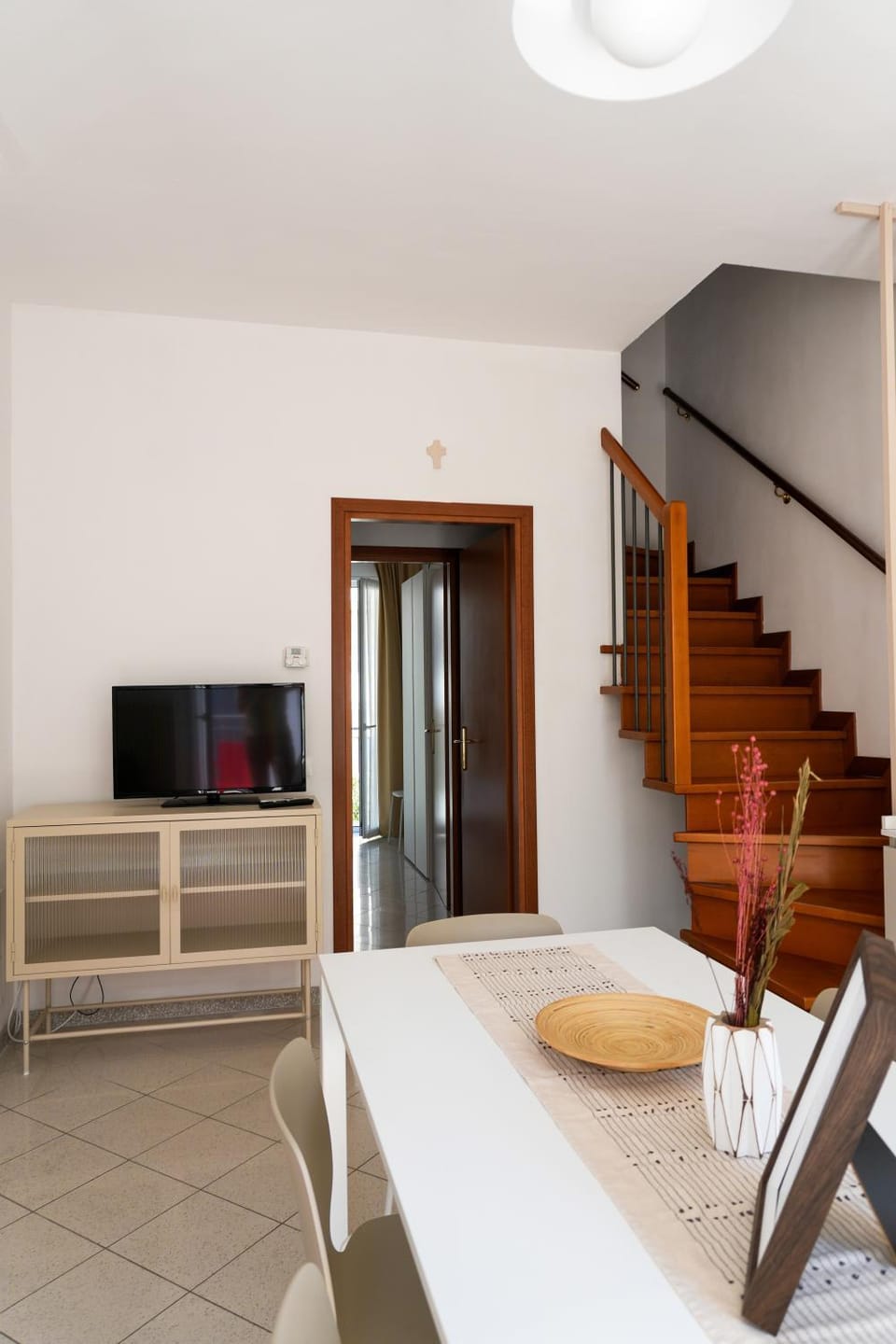 TV and multimedia, Seating area, Lunch