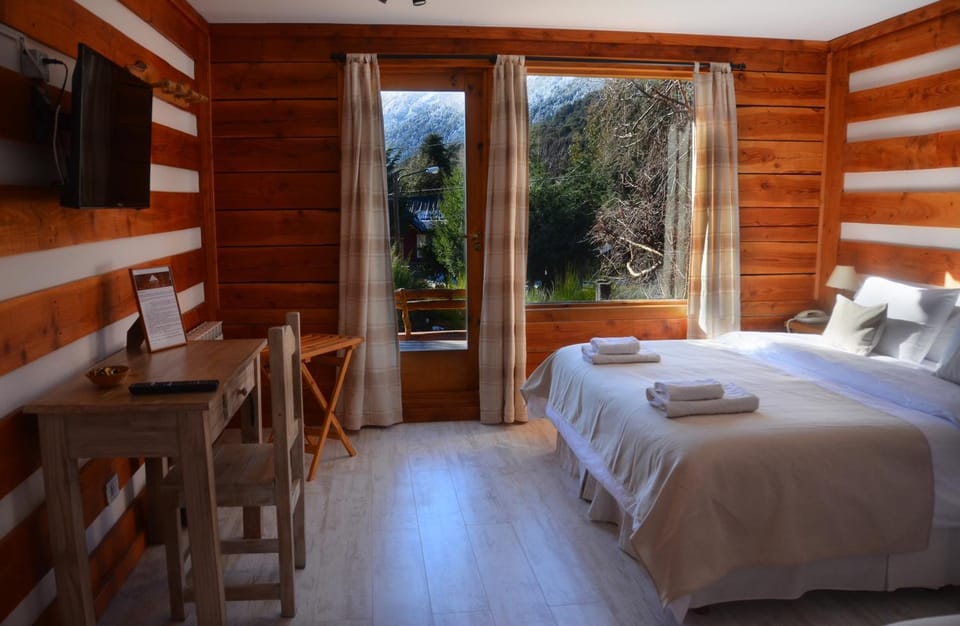 Bedroom, Garden view, Lake view, Mountain view