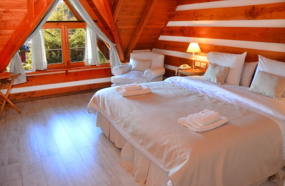 Bedroom, Garden view, Lake view, Mountain view