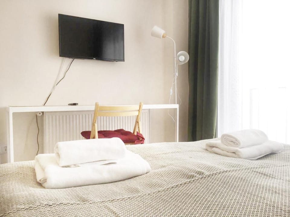 Bed, TV and multimedia, towels