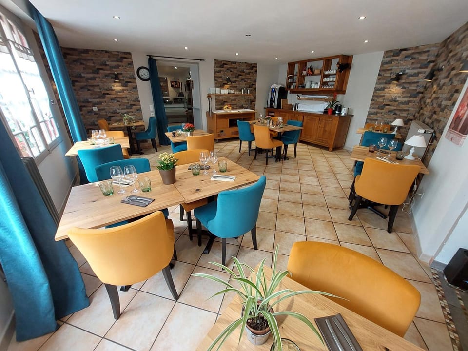 Logis Hotels - Auberge de l'Île - Hôtel 3 étoiles et Restaurant Hotel in Occitanie