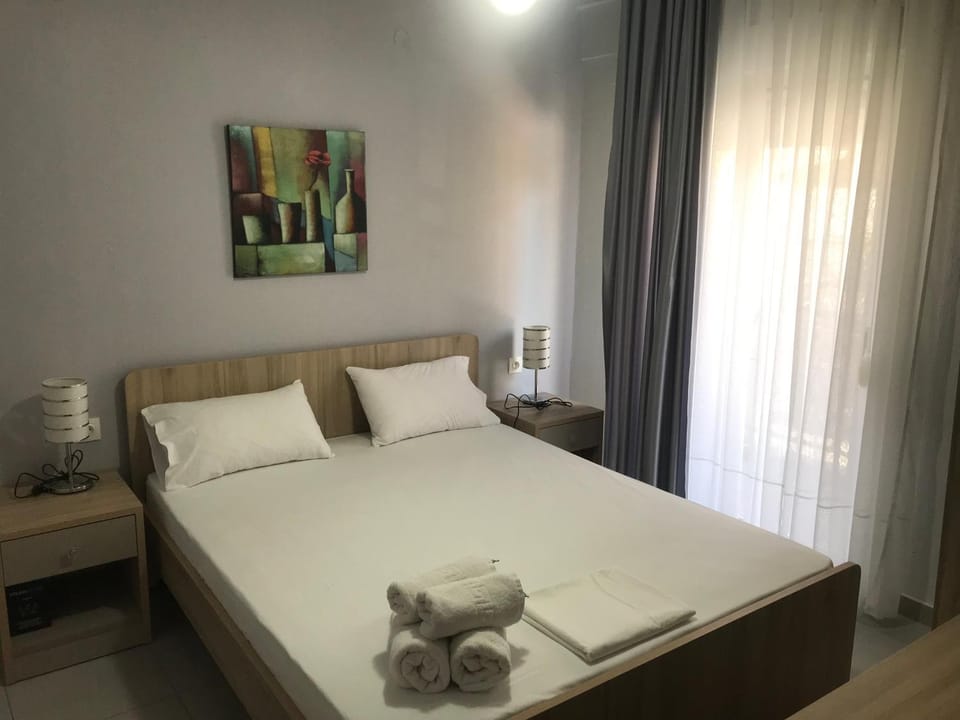 Bed, Photo of the whole room, Bedroom, towels